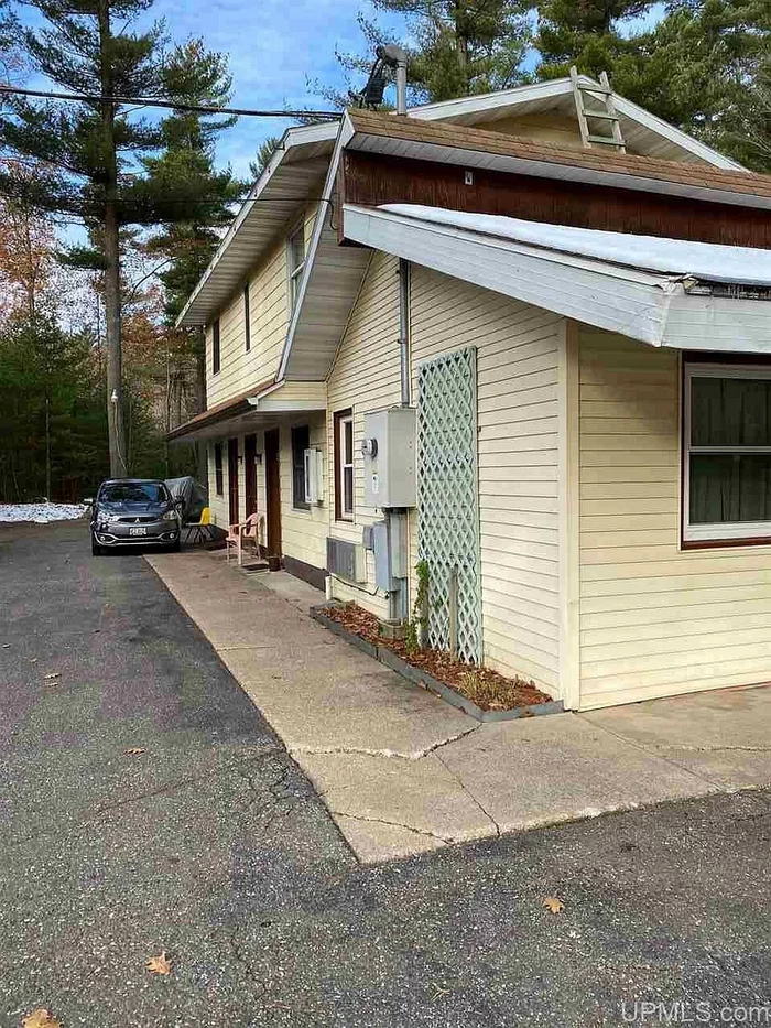 Woodlands Motel (Bambi Park Motel) - From Zillow Listing
